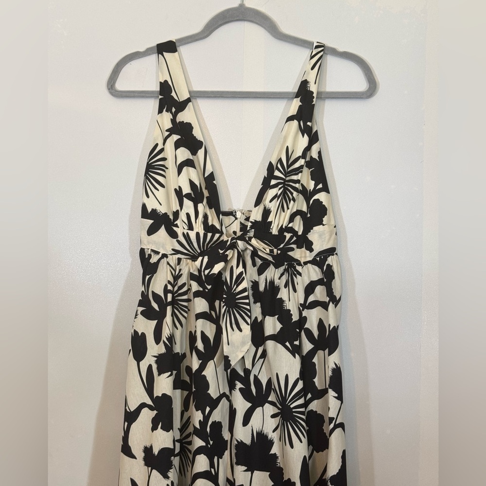 Aakaa Ballagio Black Floral Deep Plunge Maxi Dress - Picture 8 of 15